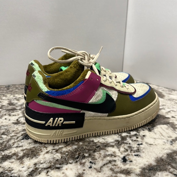 NIKE AIR FORCES (GREAT CONDITION) - Picture 1 of 5